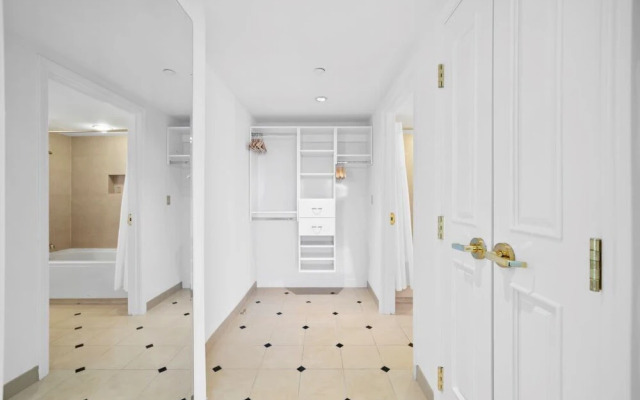 Boardwalk 2BR 3BA Condo by Cozysuites