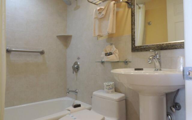 Fleur De Lis Beach Motel