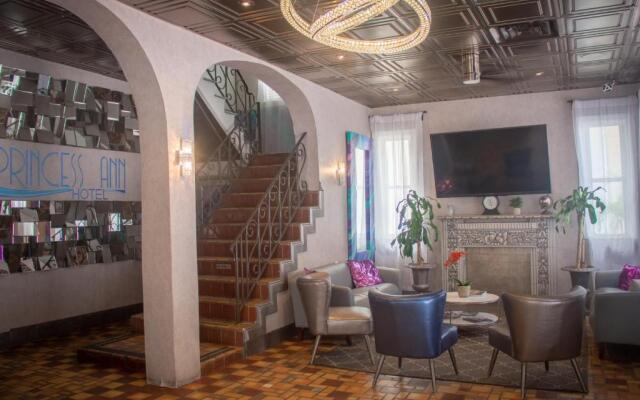 Nine20 Collins Apartments by Lowkl