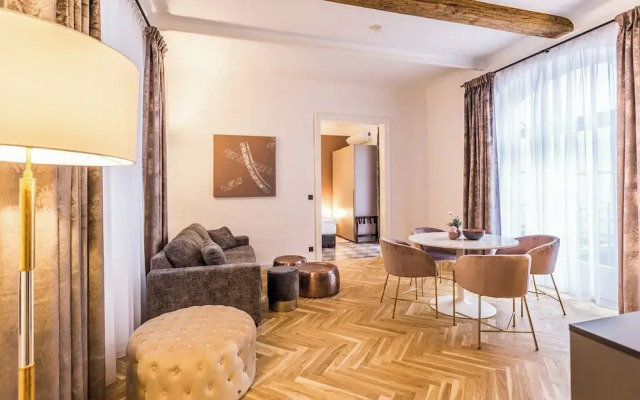 Roksoxhome Designer Boutique Apartment