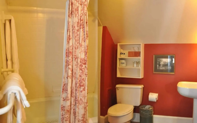 200 South Street Inn