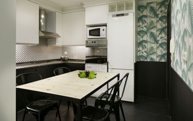 Playa de La Concha 4 Apartment by FeelFree Rentals