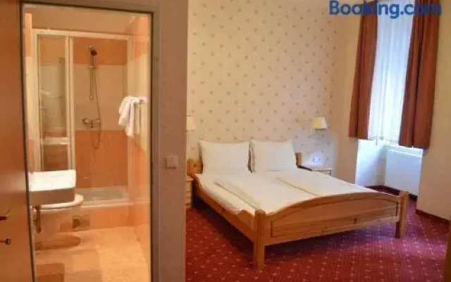 Hotel Pension Walzerstadt