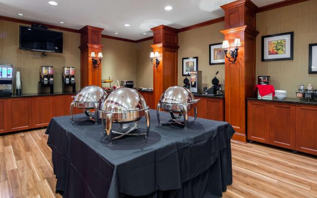 Best Western Mill River Manor