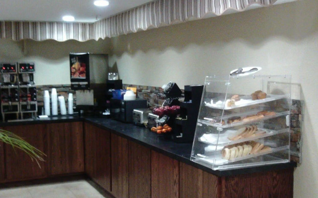 5th Avenue Inn & Suites