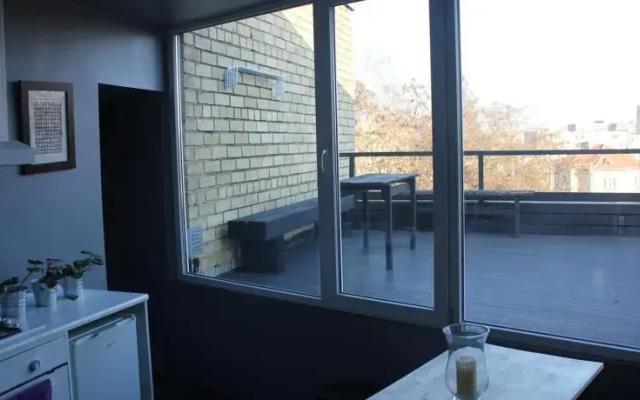Fatima Hendrix apartment