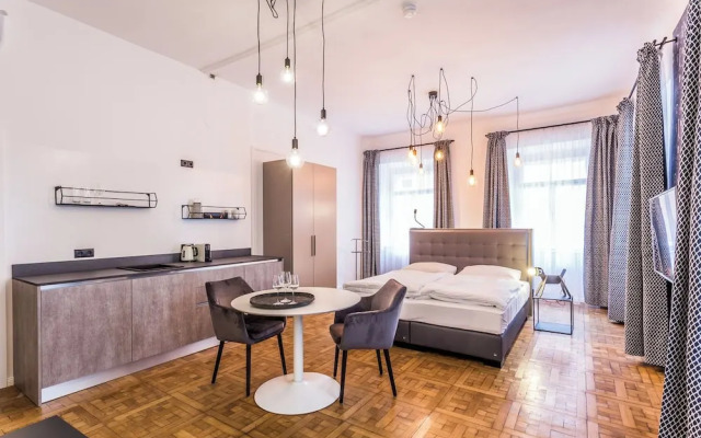 Roksoxhome Designer Boutique Apartment