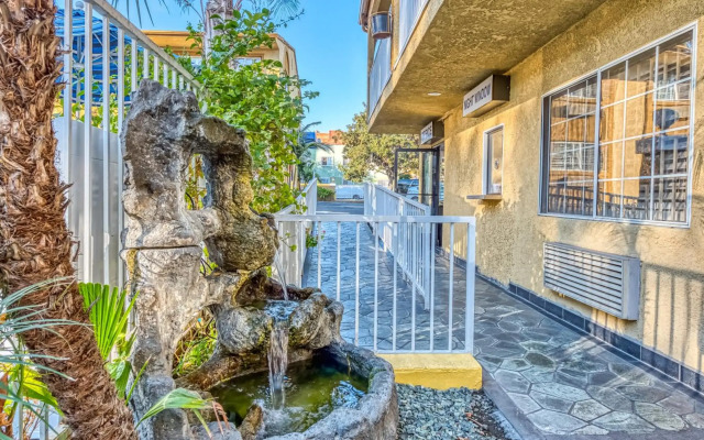 Hollywood City Inn