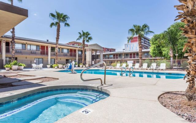 Super 8 Tempe