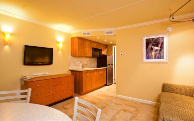 Fleur De Lis Beach Motel